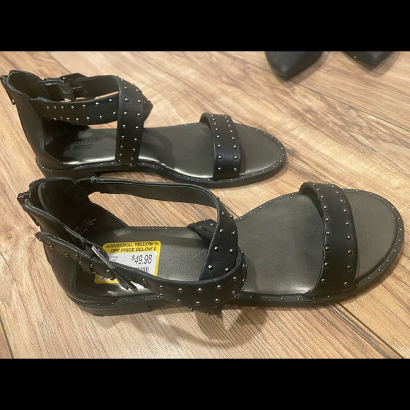 Sandals - Picture 3 of 3